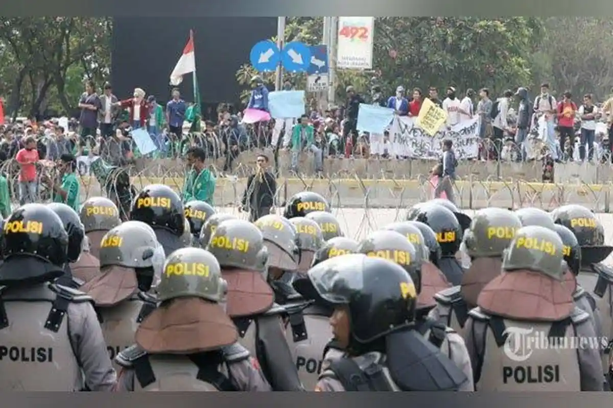 Demo Setahun Kepemimpinan Jokowi-Maruf dan Protes UU Cipta Kerja Tanpa Kekerasan