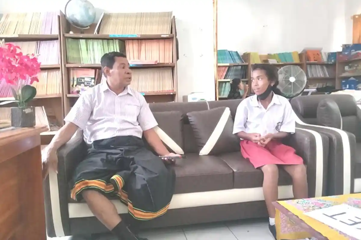 Siswi Yatim Piatu Bantu Pamannya Tambal Ban Diprioritas akan Dapat Beasiswa dari Sekolah