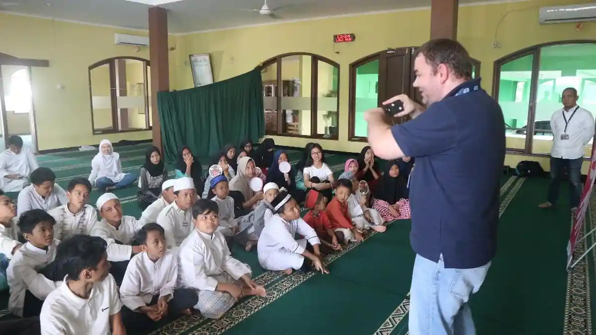 Berbagi Kebahagiaan Bersama Panti Asuhan dan Panti Jompo