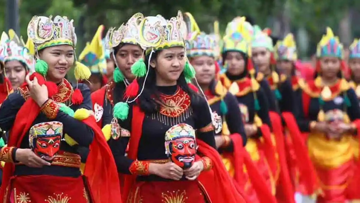 Menyaksikan Tarian Raja Gajayana di Acara HUT Kota Malang - topeng-malang_20160401_230603.jpg