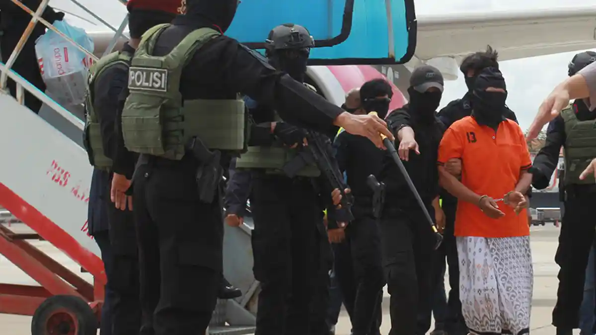 Teroris di Kampar Bawa Obeng Runcing, Saat Ditangkap Sembunyi di Halaman Belakang Mapolsek