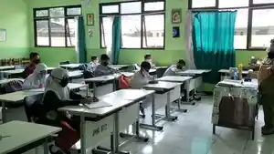 Siswa-SMP-Difabel-Dikeluarkan-karena-Mengumpat-ke-Kepsek-yang-Tendang-Kakinya-Kata-Disdikpora-Beda.jpg