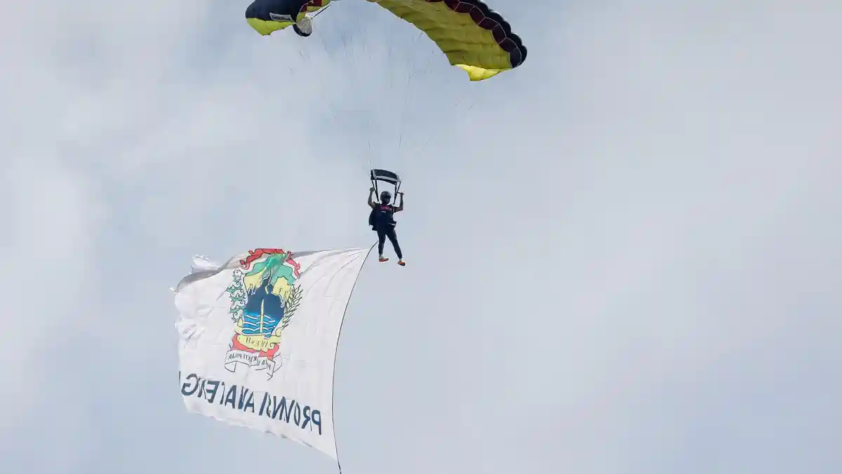 "seperti Berada di Surga" Atlet Skydiving Luar Negeri Terpesona Keindahan Karimunjawa Jateng