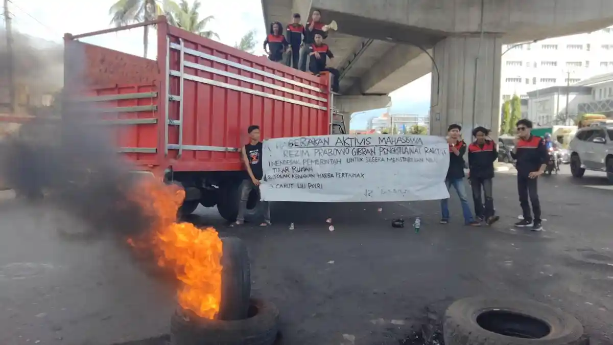Mahasiswa Makassar Demo Tolak Harga BBM Naik, Jl Pettarani Macet