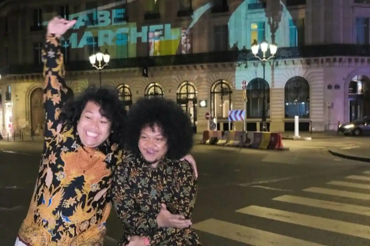 Kegirangan Wajahnya Terpampang di Perancis, Komika Marshel Widianto: From Priok To Paris