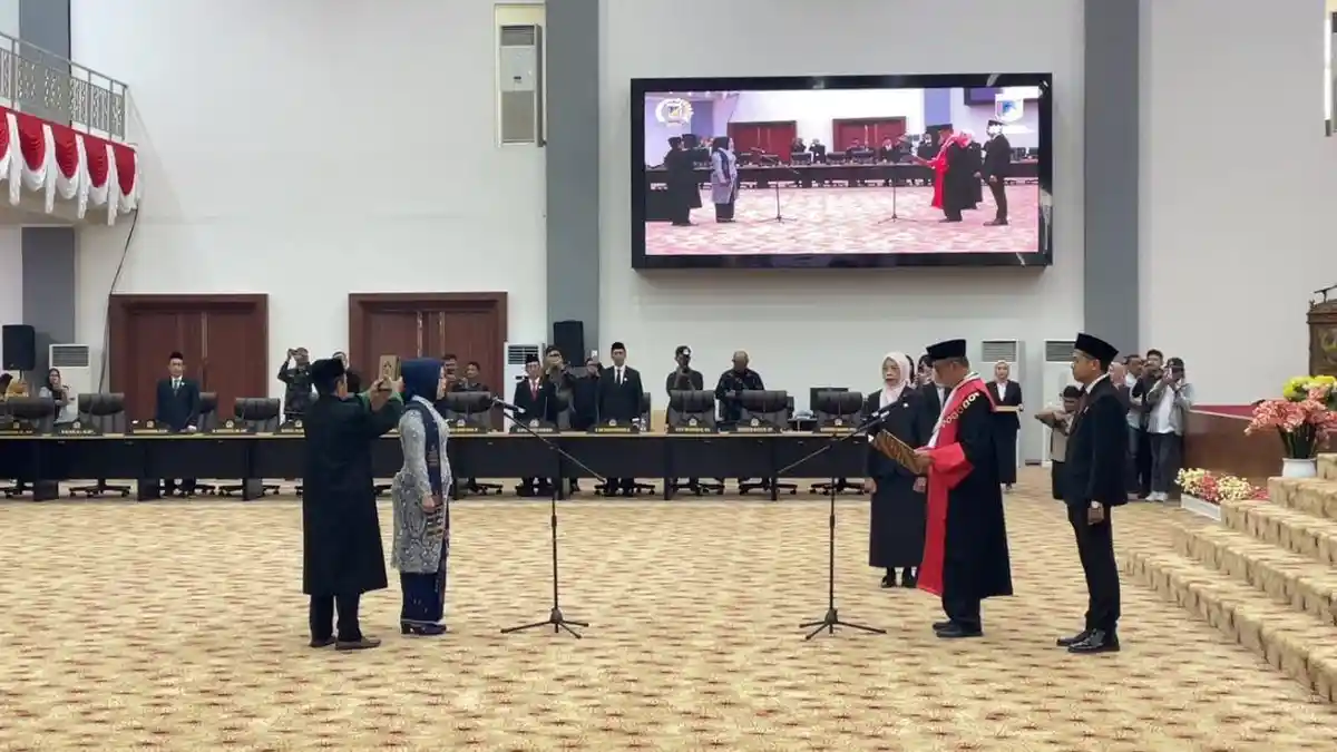 Rapat Paripurna, Arnilla HM Ali Resmi Dilantik Jadi Wakil Ketua DPRD Sulteng