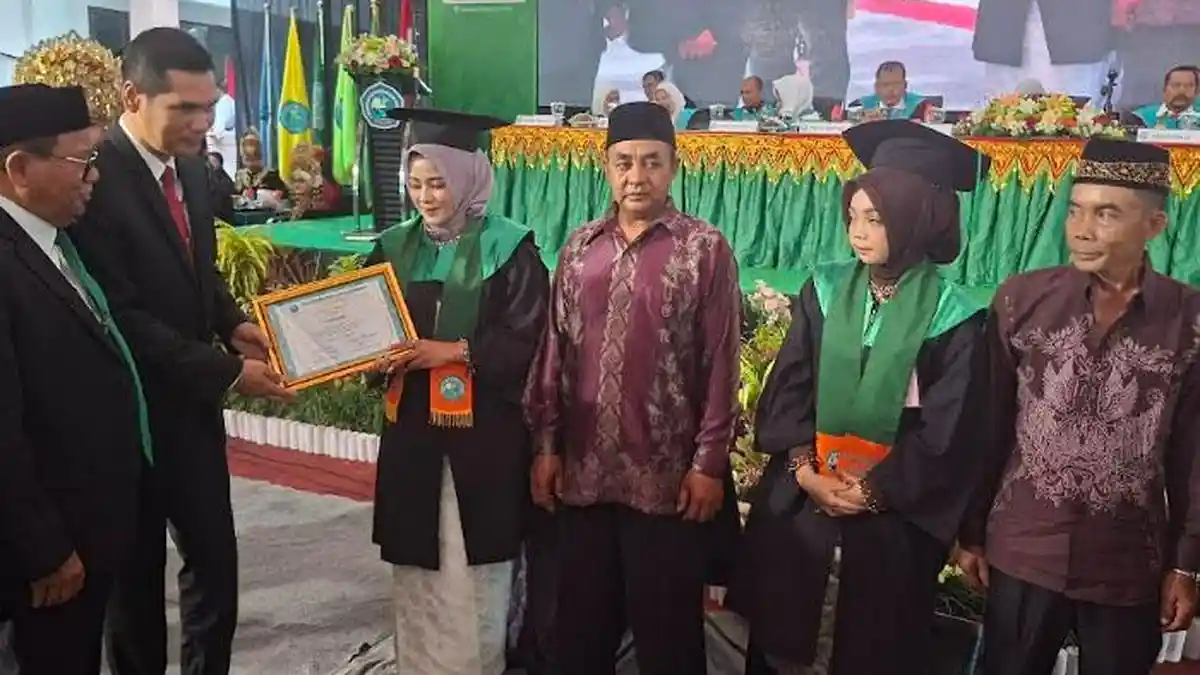 839 Mahasiswa UNIKI Diwisuda, 90 Lulus Cumlaude dan Raih Penghargaan