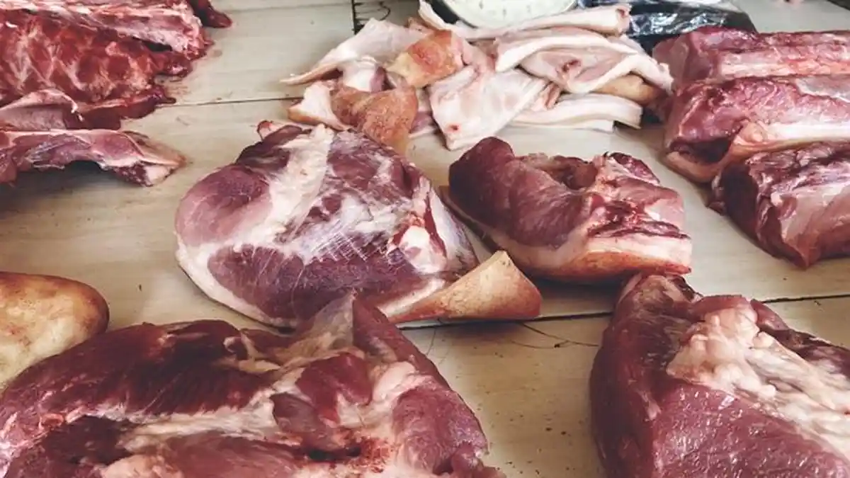 Harga Daging Babi di Pasar Beriman Tomohon Sulut Turun Rp20 Ribu, Penjual dan Pembeli Puas