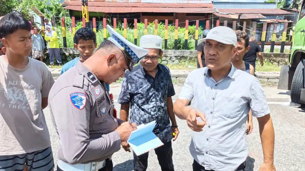 Mahasiswi Asal Tanah Datar Tewas di Batang Anai, Motor Hantam Truk yang Belok Kanan