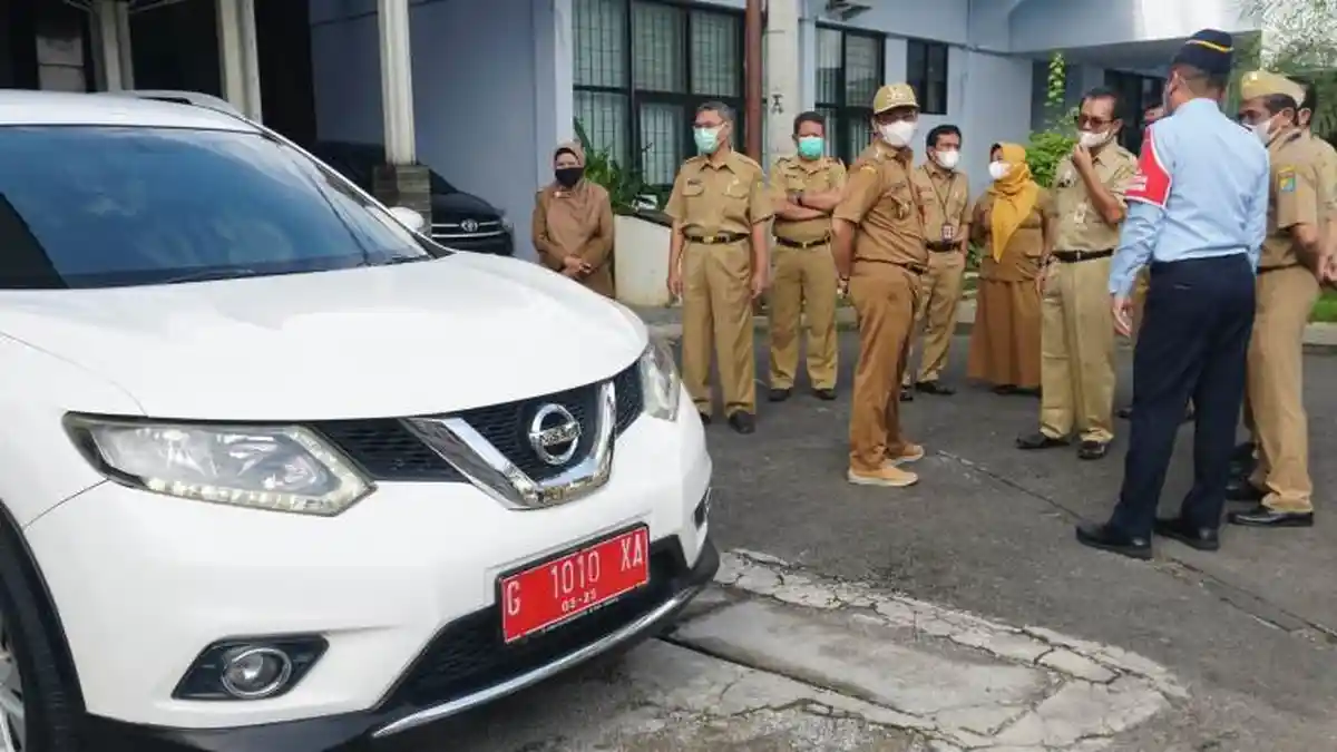 Tunjang Layanan Keimigrasian, Pemkot Pekalongan Serahkan 1 Mobil Operasional