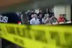 Duka Keluarga Korban Tenggelamnya KM Marina