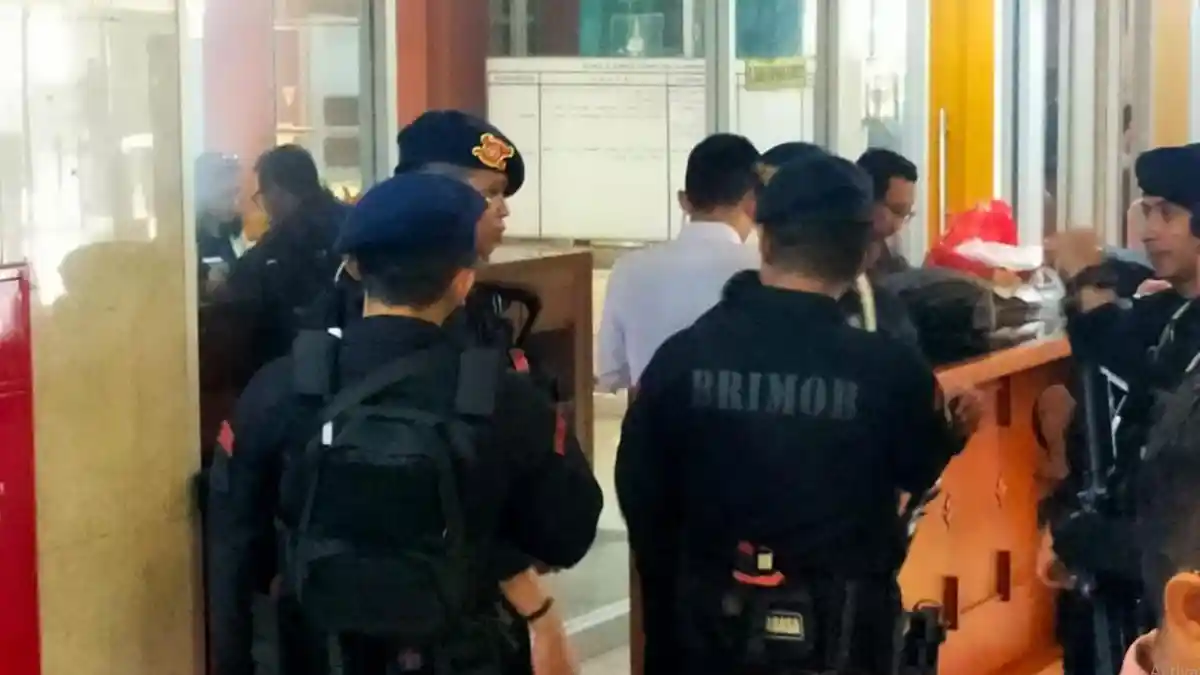 Rapat Baleg DPR soal Revisi UU Pilkada Sampai Dijaga Brimob Bersenjata Laras Panjang