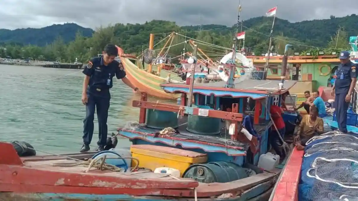 PSDKP Lampulo Amankan Kompresor Penangkap Ikan dari Kapal Tapanuli