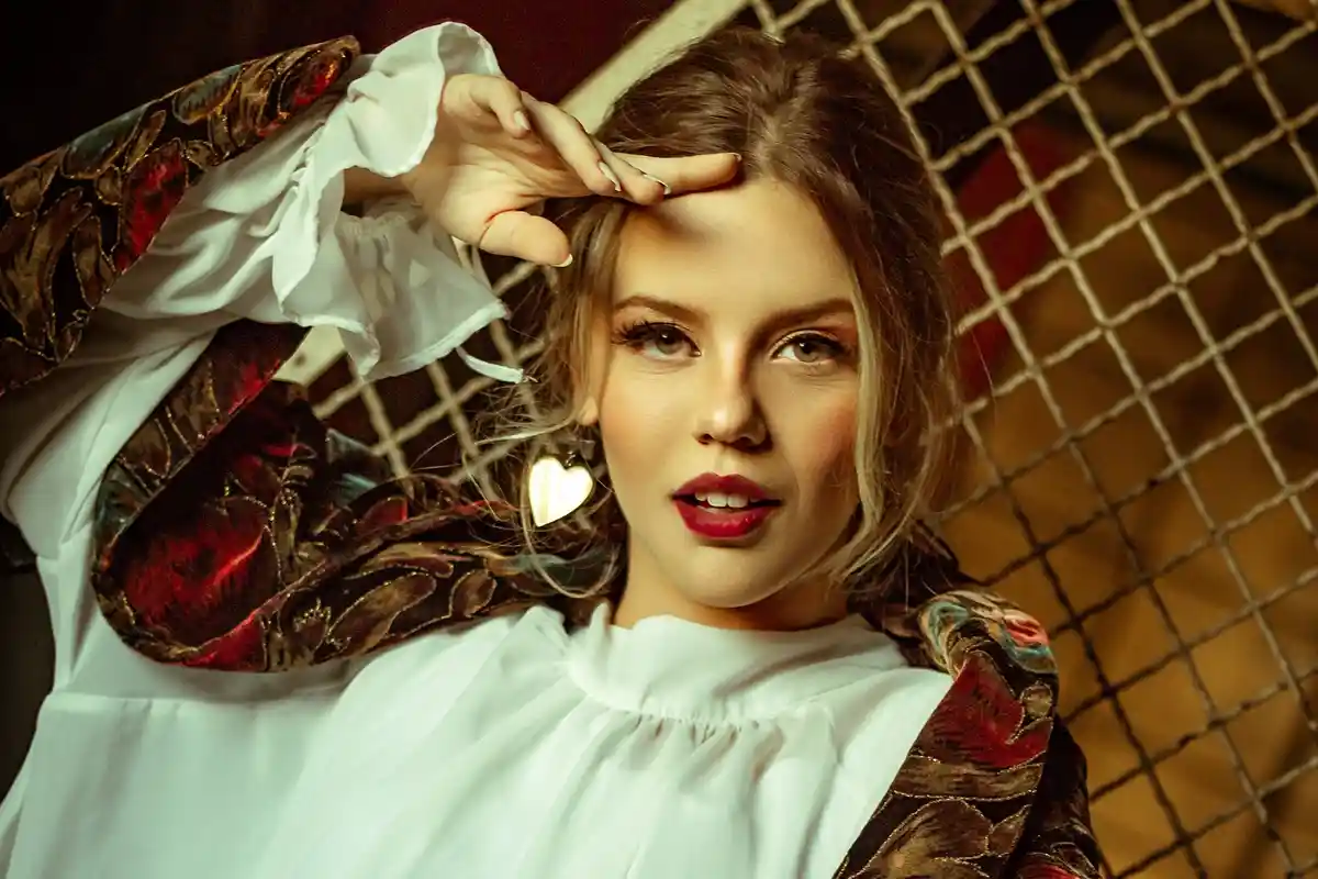 Termasuk Cancer, 5 Zodiak Ini Kelihatan Cuek dan Dingin Tapi Diam-diam Simpan Perhatian