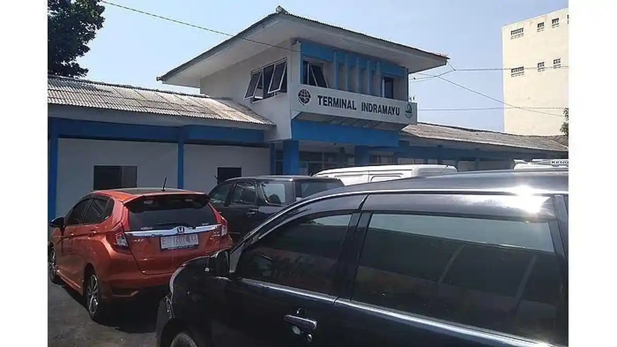 Sepi Pemudik, Terminal Indramayu Berubah Jadi Tempat Parkir Pengunjung Mal