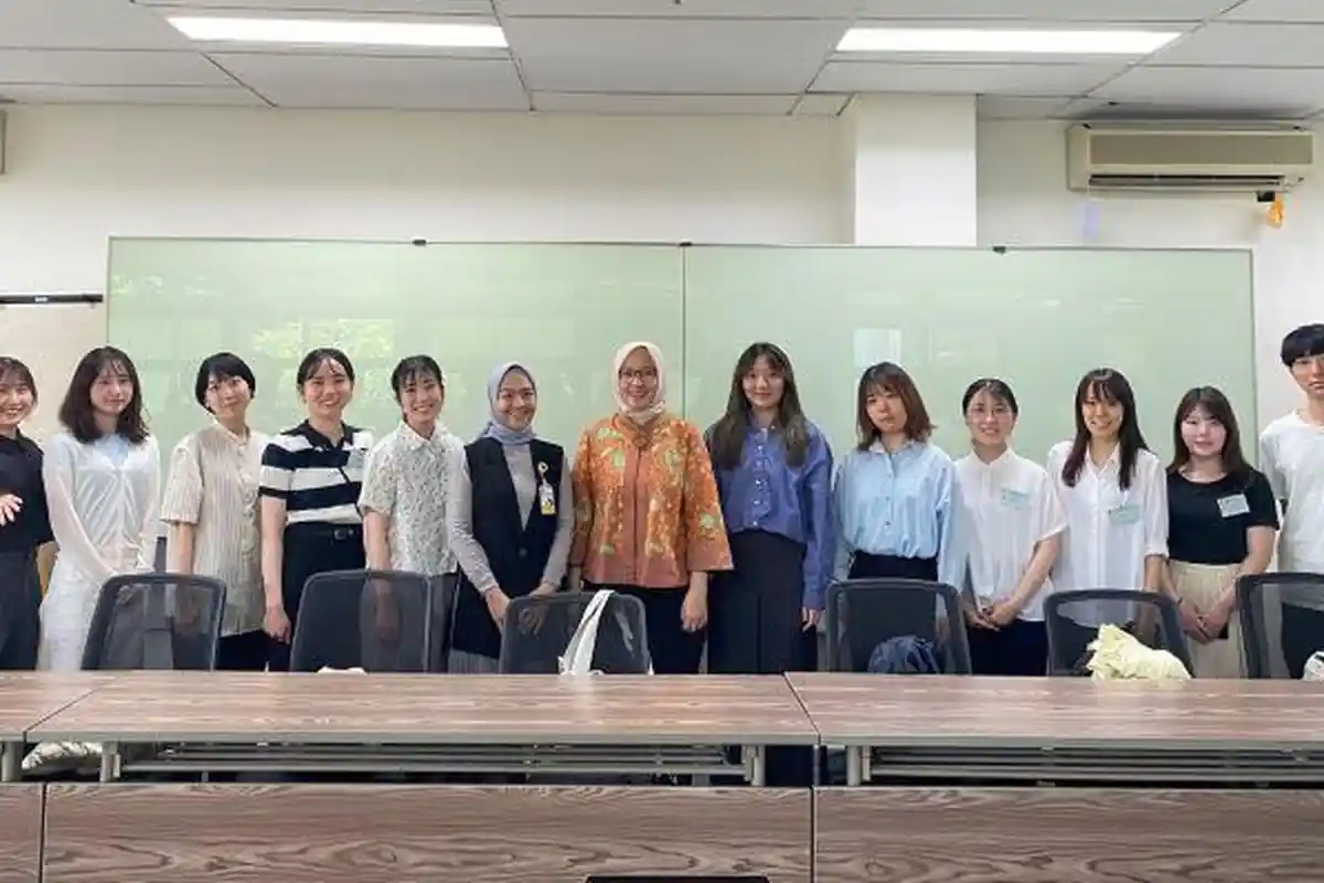 14 Mahasiswa dari Kampus Ternama asal Jepang dan Thailand Belajar LIntas Budaya di UI