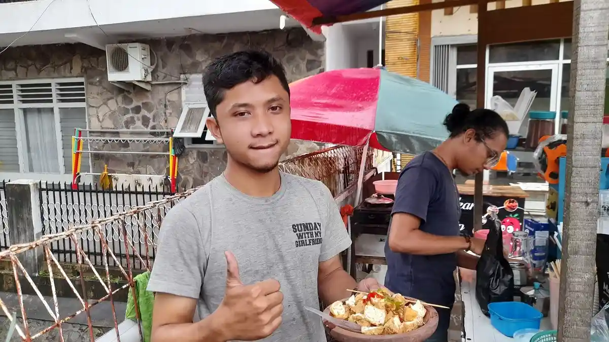 Terinspirasi Hadis, Ade Bentuk Komunitas Senabung Serang, Program Makan Gratis hingga Wakaf Al-Quran
