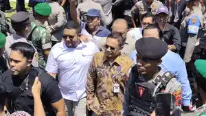 20251002-bupati-pati-sudewo-dikawal-ketat-pendukung.jpg