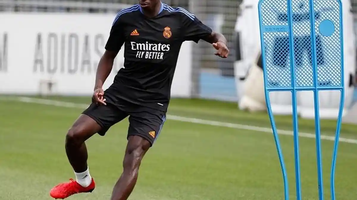 Manchester City dan Arsenal Bersaing Datangkan Ferland Mendy dari Real Madrid