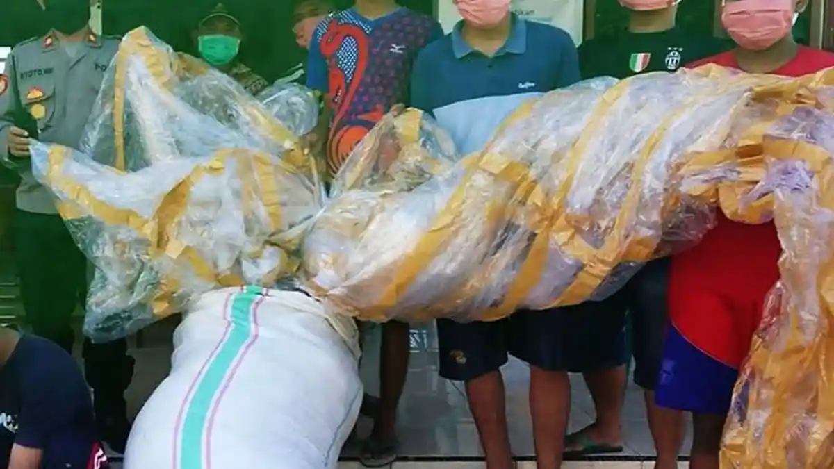 Sadar Bahayanya Bagi Penerbangan, Warga Serahkan 87 Balon Udara ke Polisi