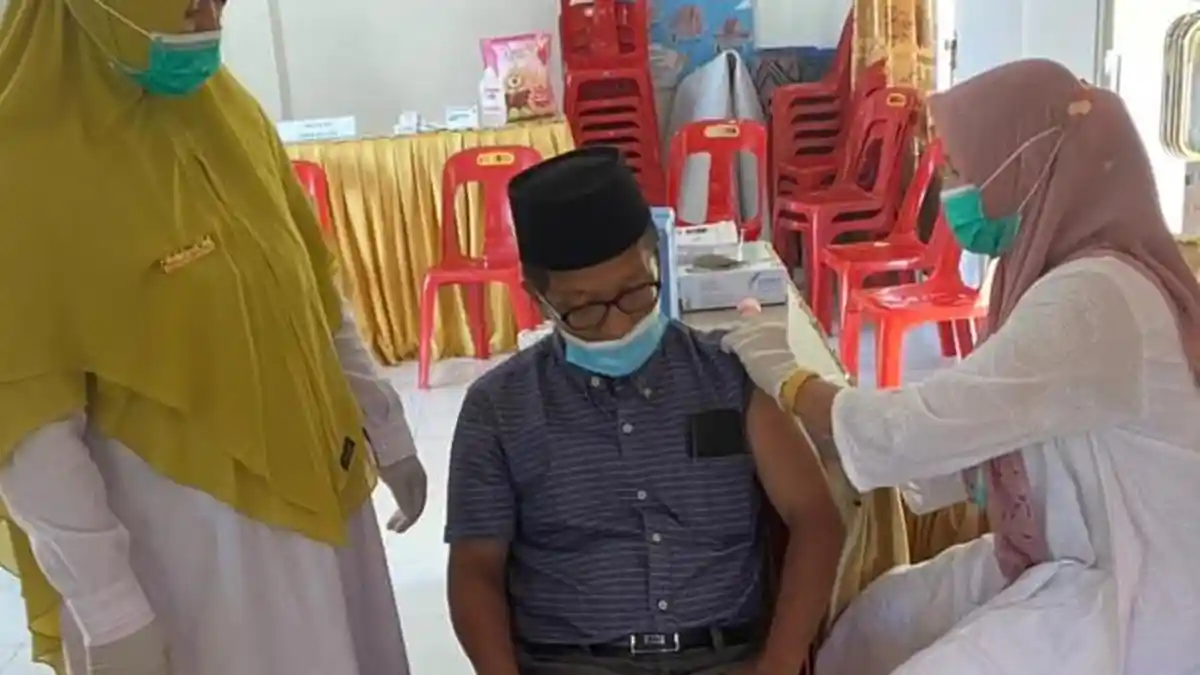 60 Jamaah Calon Haji Aceh Jaya Jalani Vaksinisasi Tahap Pertama
