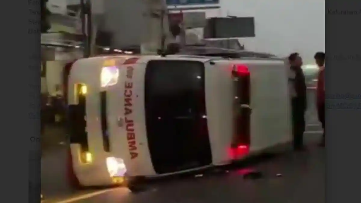 KRONOLOGI Ambulan Angkut Pasien Terguling di Simpang Empat Ambarketawang Sleman