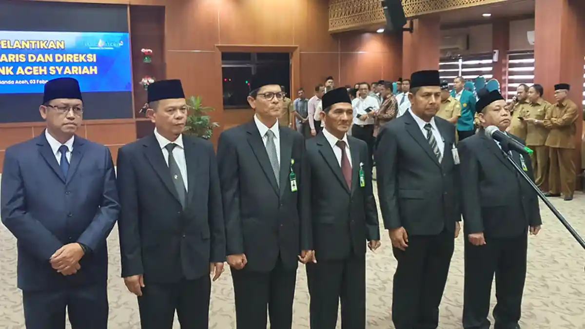 Plt Gubernur Lantik Komisaris dan Direksi PT Bank Aceh Syariah, Ini Nama-namanya