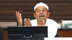 Gubernur-Jabar-Dedi-Mulyadi-saat-rakor-penanganan-banjir-di-wilayah-Jabar.jpg