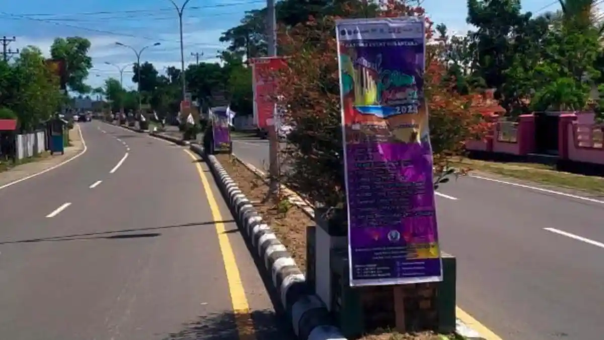 75 Spanduk Terpasang Jelang Festival Pesona Pantai Pohon Cinta Pohuwato 2024 di Gorontalo