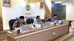 Potret-Rapat-Banggar-DPRD-Solo-membahas-RAPBD-Kota-Solo-tahun-2025.jpg