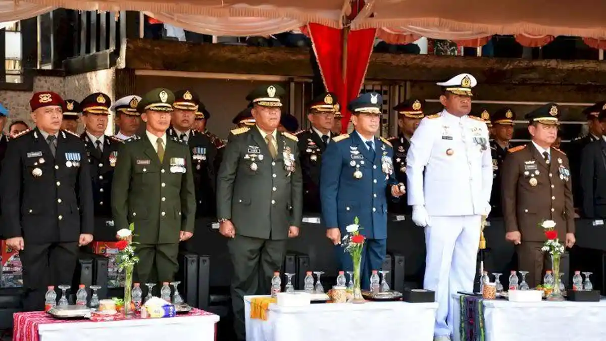 Anggota Polda NTT Terima Penghargaan Bintang Bhayangkara Nararya