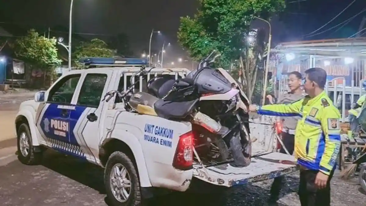 RX King Vs NMax  Adu Kambing, Pengendara RX King Alami Patah Tangan dan Kaki
