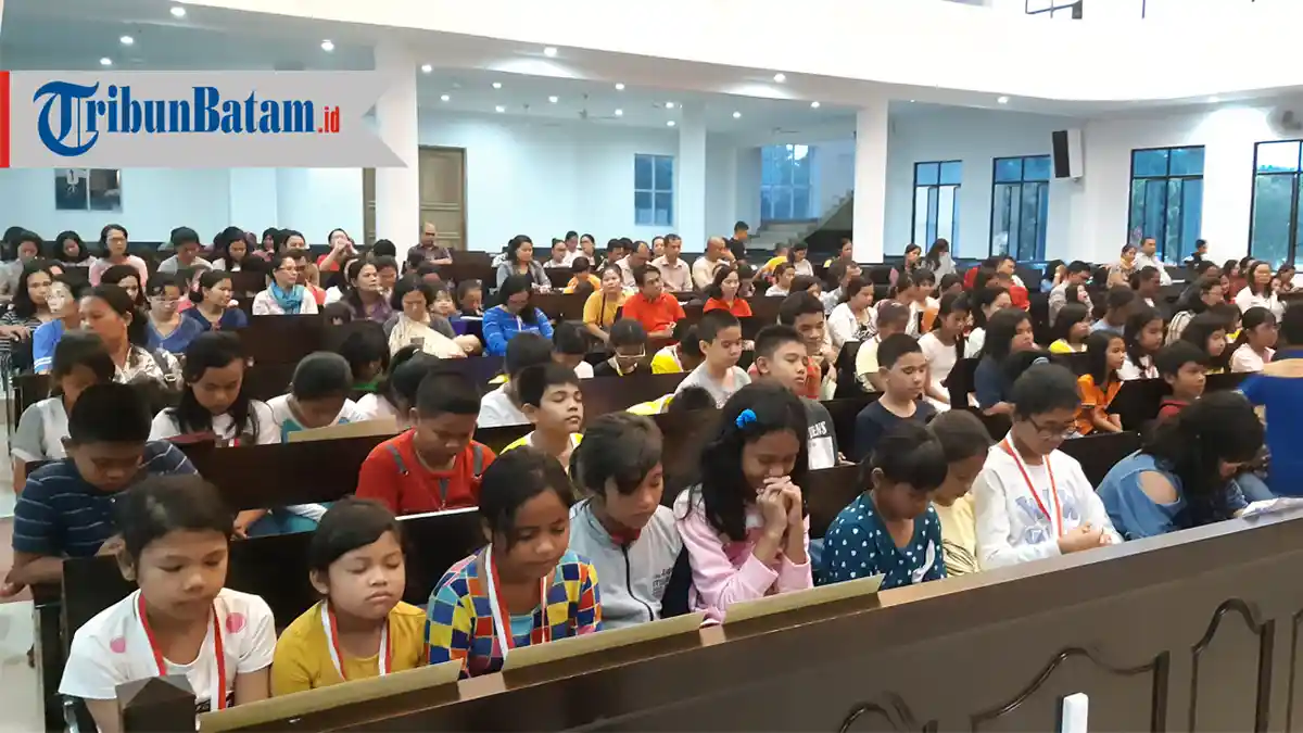 Rayakan Paskah. Anak-anak dan Remaja Berebut Cari Telur Paskah Usai Ibadah Pukul 04.30 WIB