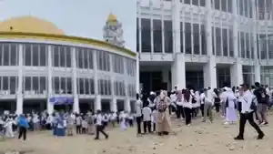 Video-Viral-Aksi-Berjoget-di-Depan-Mesjid-Islamic-Center-Kolaka-Utara.jpg