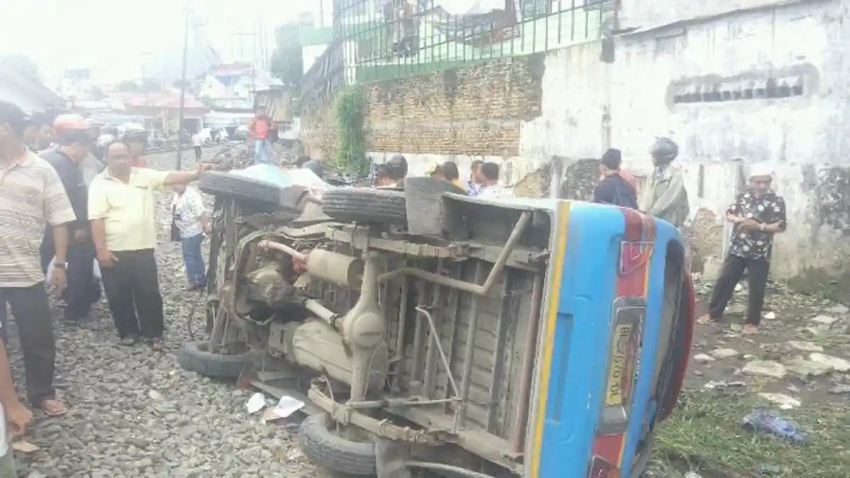 Jadi Penyebab Kecelakaan Kereta, Petugas Palang Pintu Rel Jadi Buronan Polisi