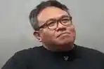 Sutradara-Dandhy-Dwi-Laksono-turut-dilaporkan-oleh-Yasinta-Moiwend-atau-Mama.jpg