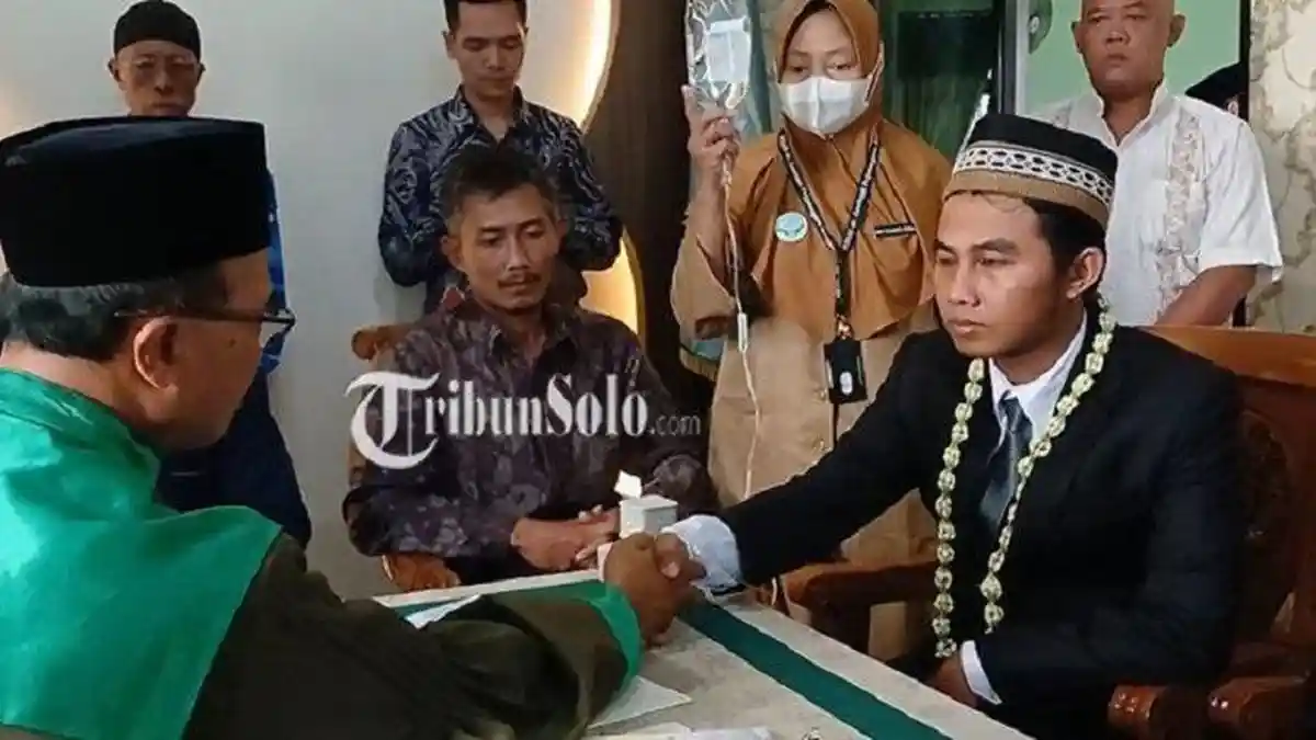 Kisah Haru Shendy Menikahi Sang Kekasih Saat Sakit DBD, Selang Infus Masih Terpasang Saat Ijab Kabul