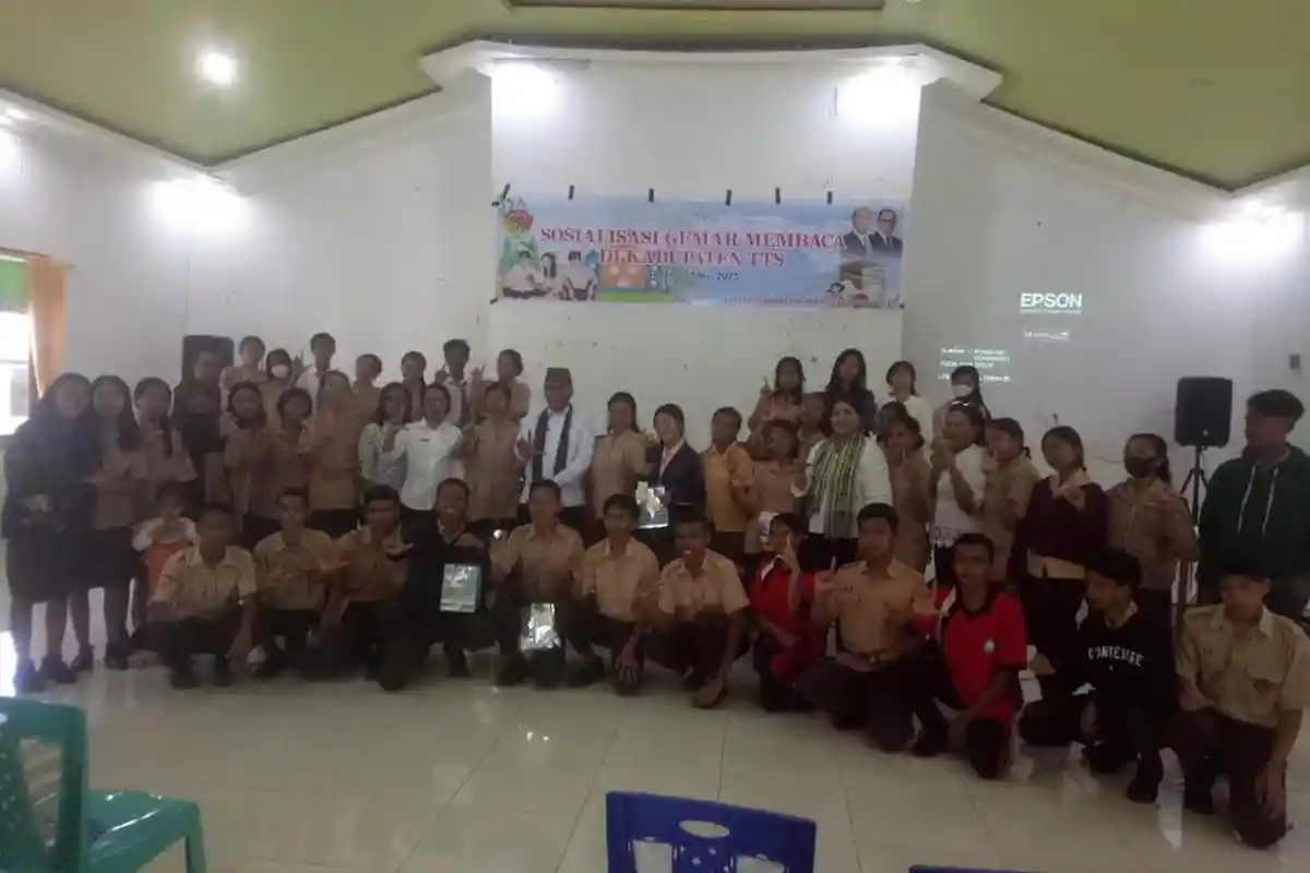 Tingkatkan Minat Baca, Perpustakaan NTT Sosialisasi Gemar Membaca di SMAN 1 Soe Timor Tengah Selatan