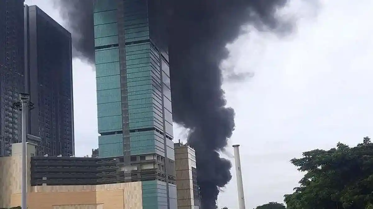 Asap Hitam di Cempaka Putih Berasal dari Kebakaran Tumpukan Puing, 85 Petugas Damkar Padamkan Api