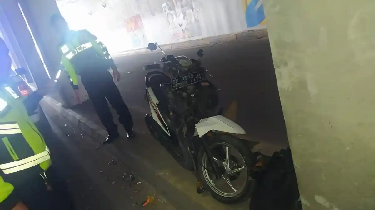 KECELAKAAN DI BATAM, Seorang Pemotor Terkapar Akibat Hantam Tiang Terowongan Pelita