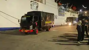 BANTUAN-SUMATRA-POLRI.jpg