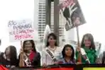 Aksi Damai Finalis Puteri Indonesia 2012-2013