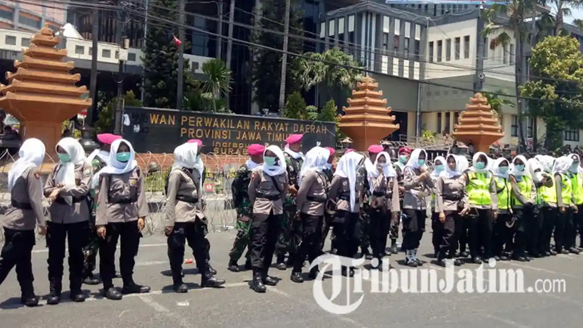 Cara Polisi Hadapi Demo Mahasiswa Surabaya, Tak Pakai Peluru Karet hingga Ada Pasukan Asmaul Husna
