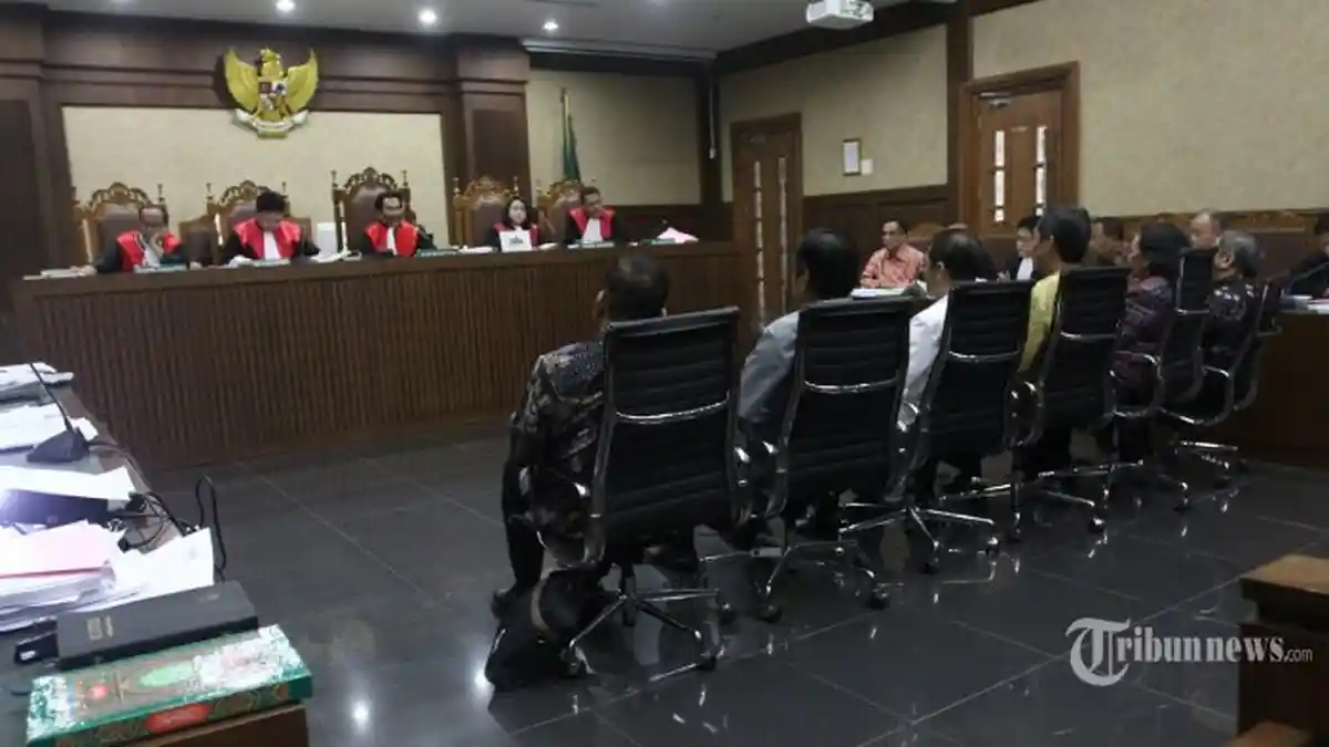 Mantan Sekjen Kemendagri Menangis, Gamawan Fauzie Siap Dikutuk