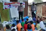 bhabinkantibmas-karinrung-bripka-kasman-mengajar-sejumlah-anak-anak.jpg