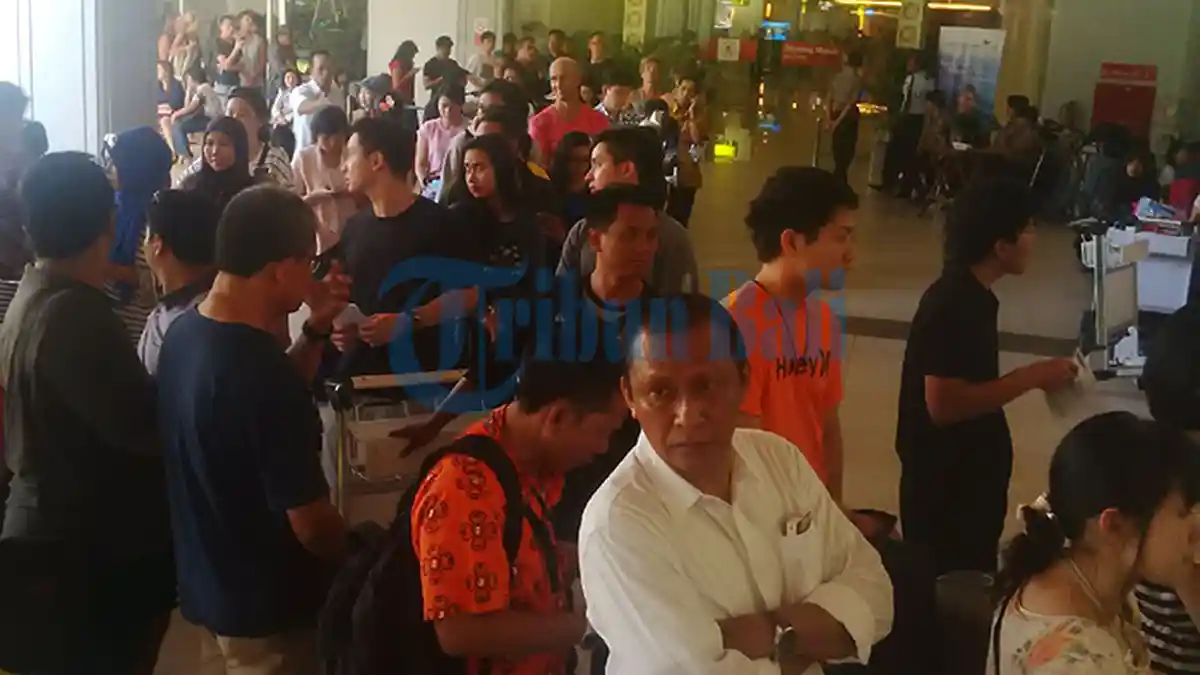 Mau Reschedule Keberangkatan? Seperti Ini Antreannya di Ngurah Rai