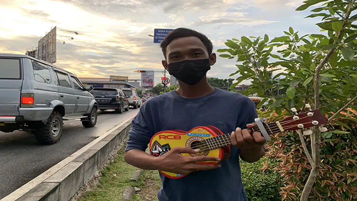 KISAH EPA Pengamen di Pontianak yang Berjuang Demi Bantu Ekonomi Keluarga