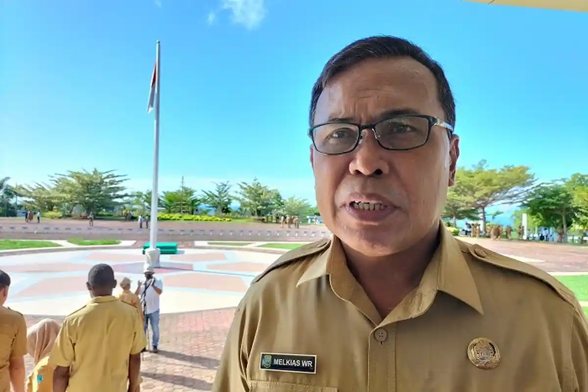 Dua Minggu Jelang HUT Kemerdekaan, Baru Dinas PMPTSP Papua Barat yang Pasang Umbul-umbul