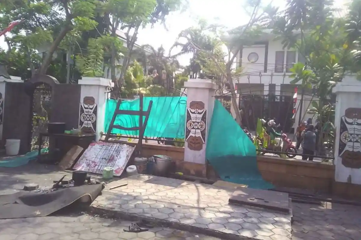 Bentrok Gabungan Ormas dan Mahasiswa Papua di Surabaya: Tolak Pemasangan Bendera Hingga Baku Hantam