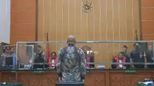 eks-Kapolda-Sumatera-Barat-Irjen-Pol-Teddy-Minahasa-divonis-hukuman-penjara-seumur-hidup.jpg